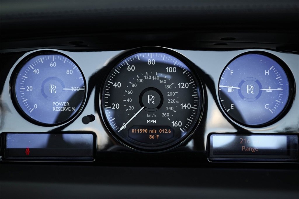 Used 2010 Rolls-Royce Phantom Drophead Coupe image 30