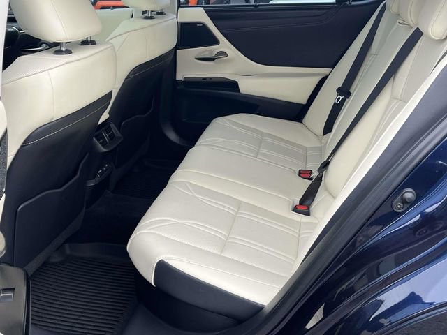 Used 2022 Lexus ES 300h Ultra Luxury w/ Accessory Package 2 image 16