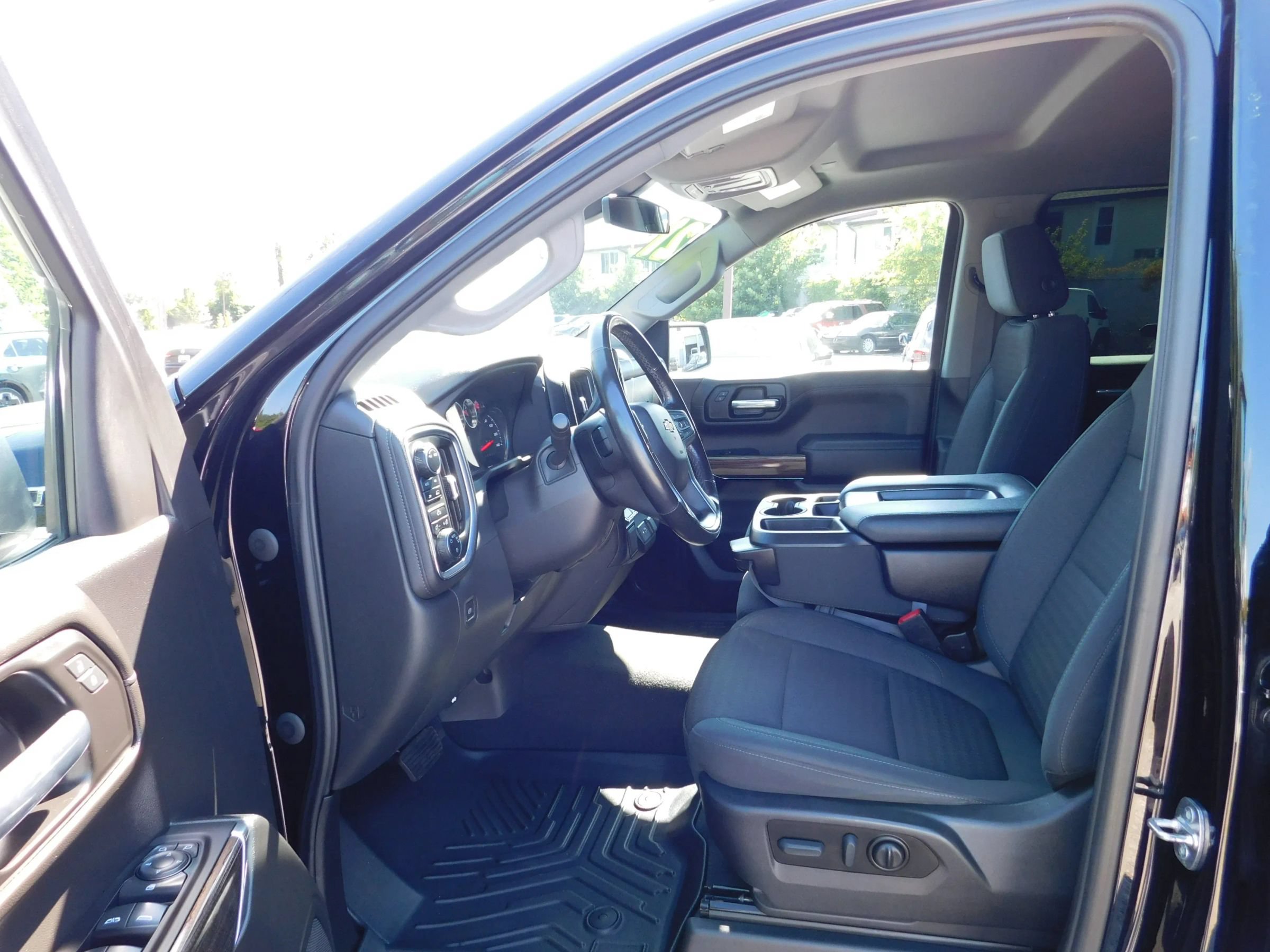 Used 2022 Chevrolet Silverado 1500 LT AWD/4WD image 18