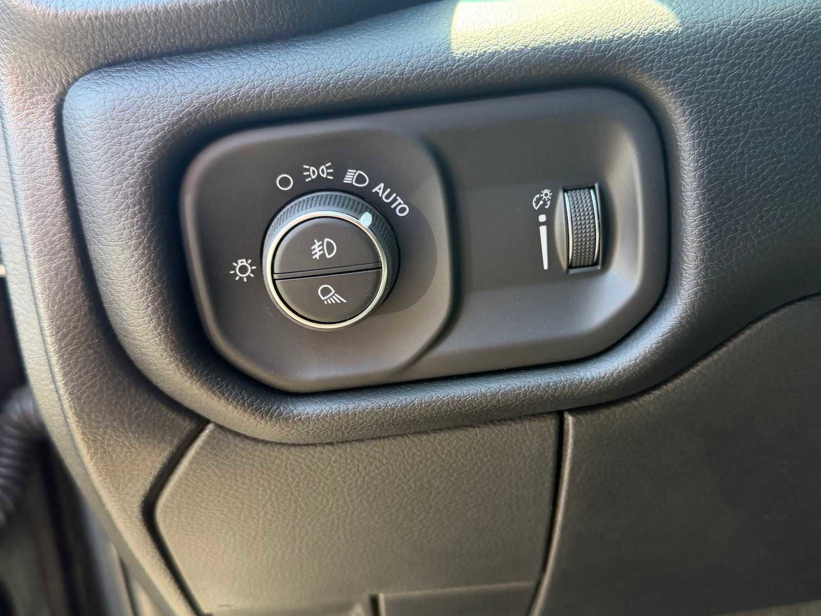 New 2026 RAM 3500 Big Horn AWD/4WD image 33