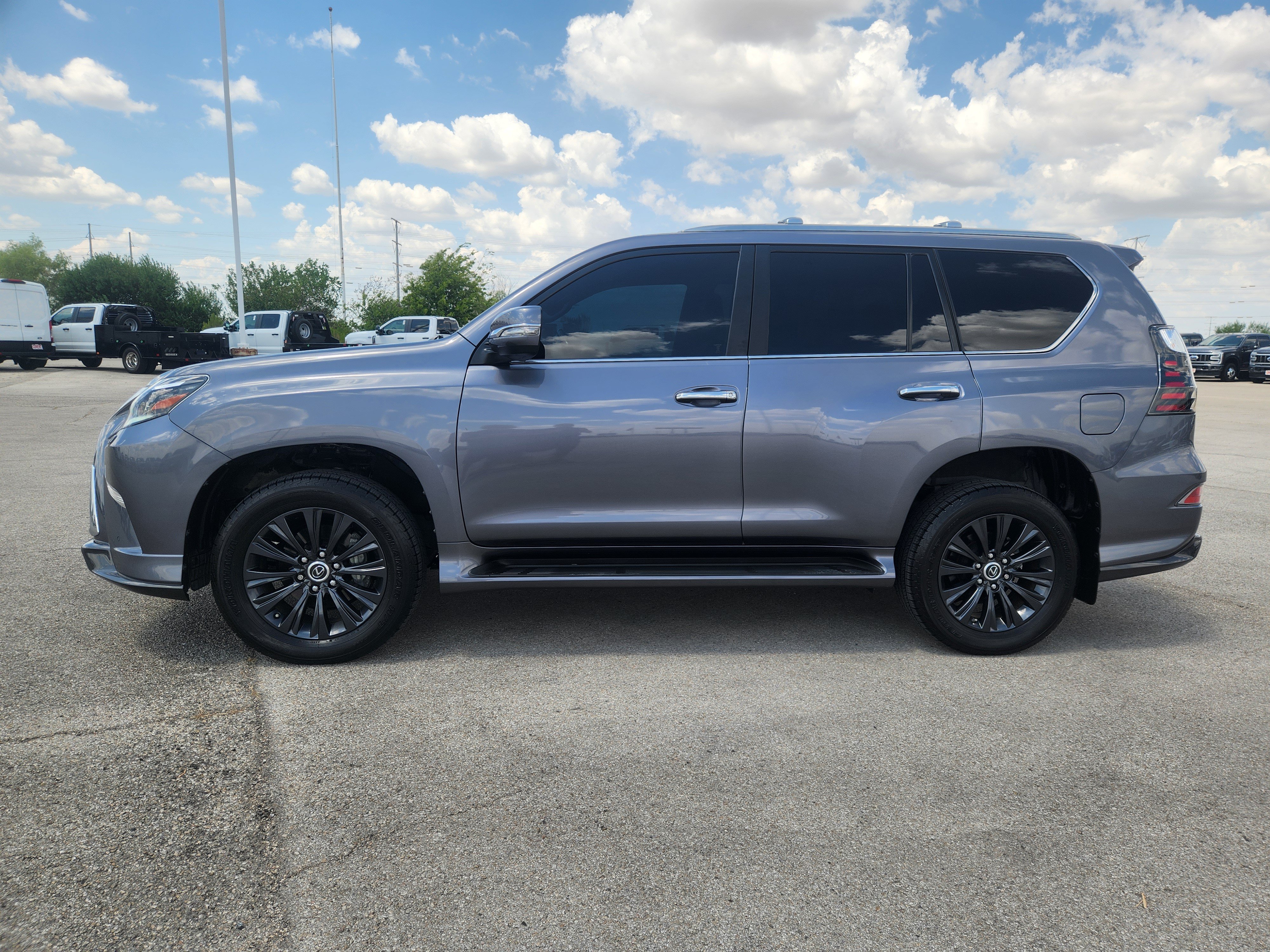 Used 2023 Lexus GX 460 Luxury w/ Sport Design Package AWD/4WD image 4