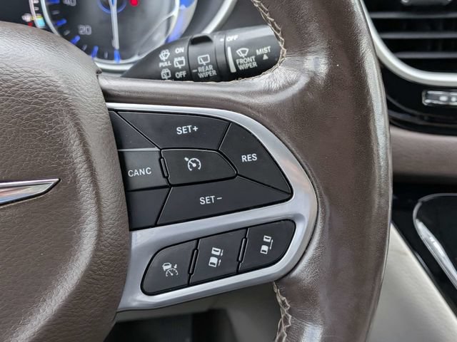 Used 2021 Chrysler Pacifica Touring-L FWD image 25