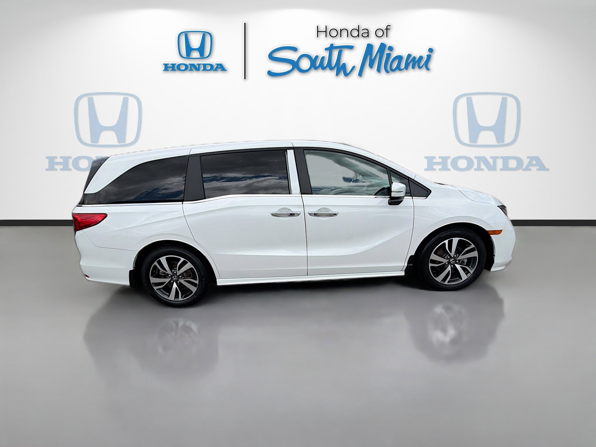 Certified 2024 Honda Odyssey Touring image 8