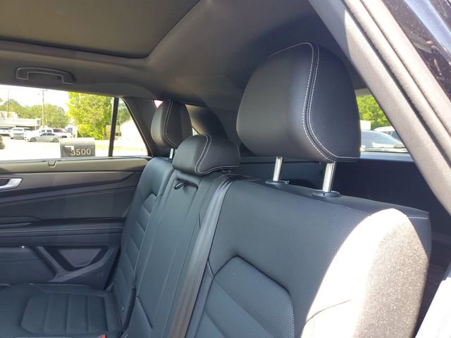 Used 2025 Volkswagen Atlas Cross Sport SEL image 9