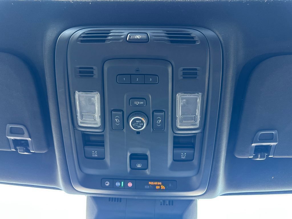 Used 2023 Cadillac Escalade ESV Premium Luxury image 32