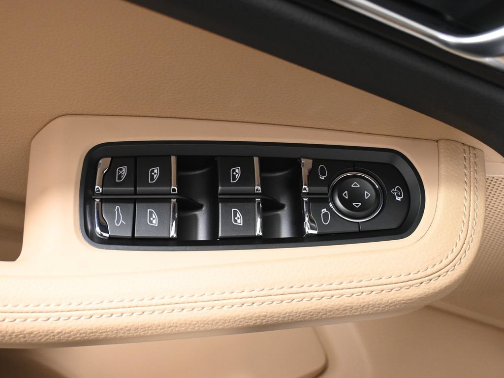 New 2026 Porsche Macan AWD/4WD image 32