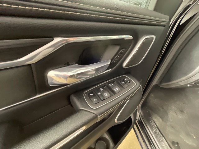 Used 2023 RAM 1500 Laramie AWD/4WD image 9