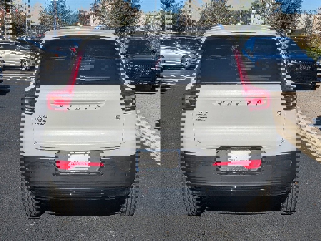 New 2026 Volvo XC40 B4 Core image 7