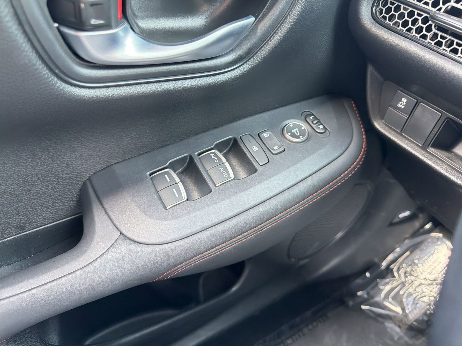 Used 2025 Honda HR-V Sport image 12