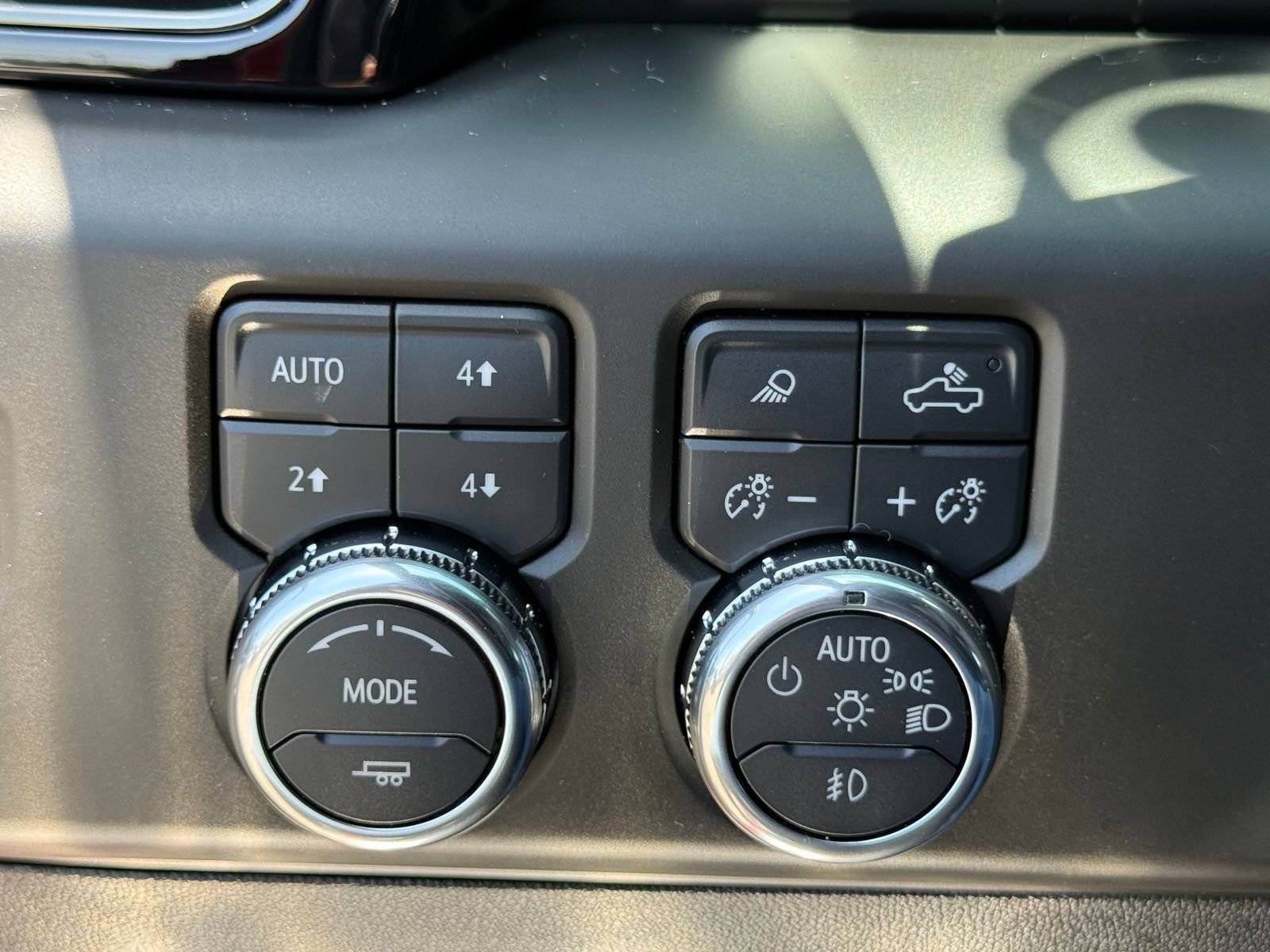 Used 2025 GMC Sierra 1500 AT4 w/ Technology Package AWD/4WD image 27