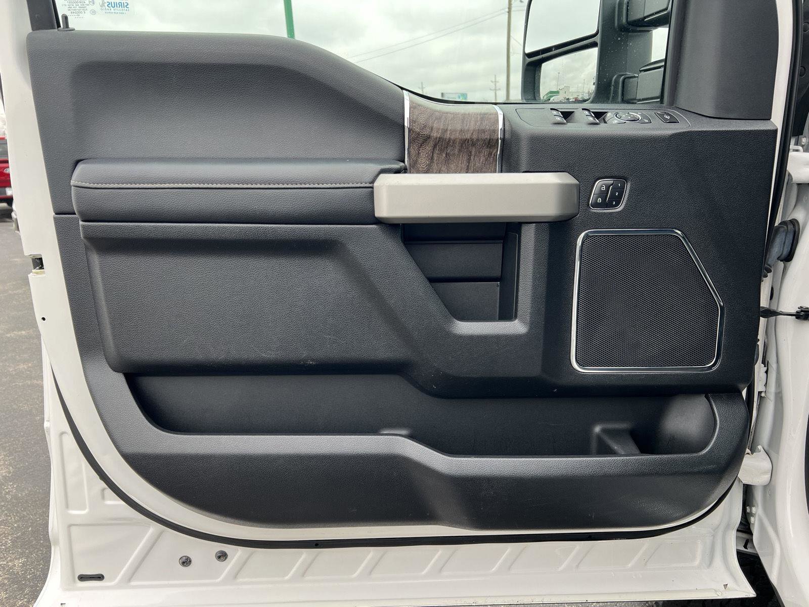 Used 2017 Ford F250 Lariat w/ Lariat Ultimate Package image 15