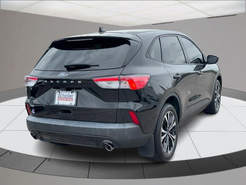 Used 2022 Ford Escape SE w/ SE Sport Appearance Package FWD image 3