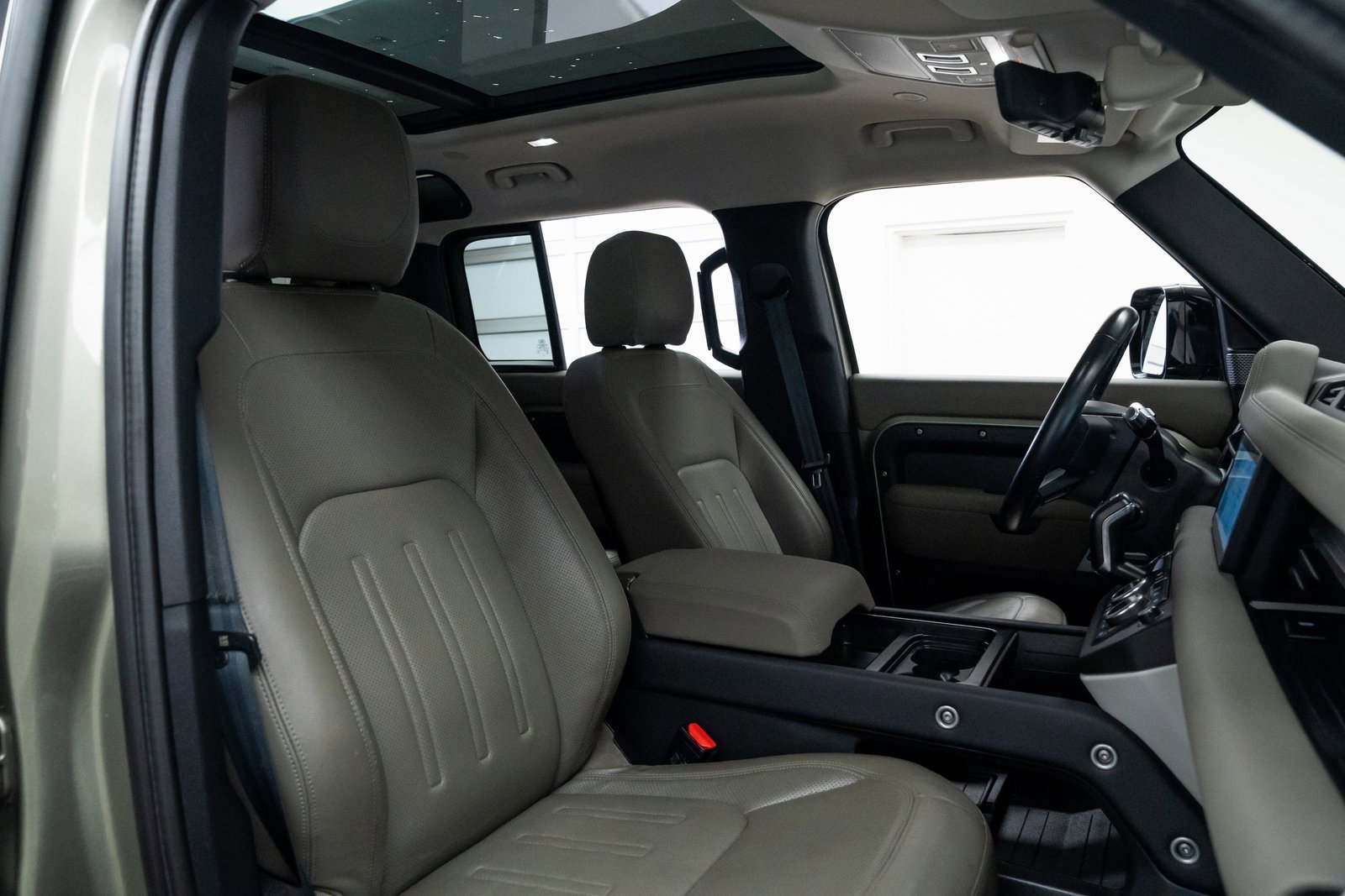 Used 2021 Land Rover Defender 110 SE image 24