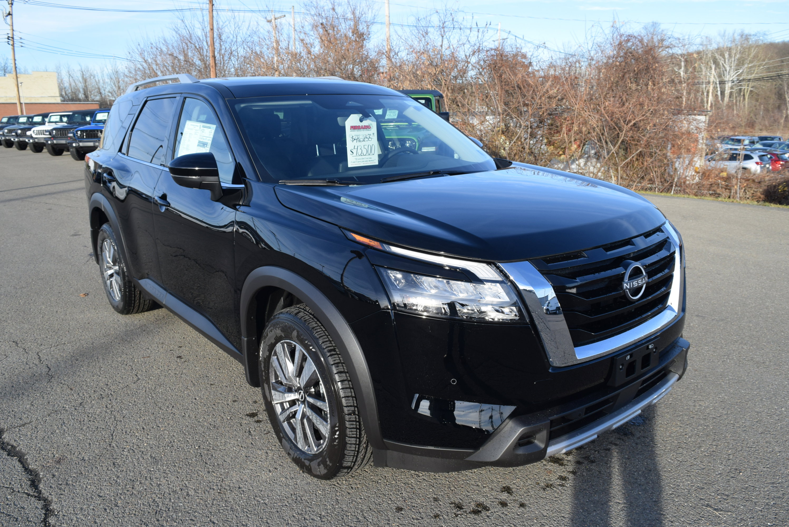 New 2025 Nissan Pathfinder SL image 4