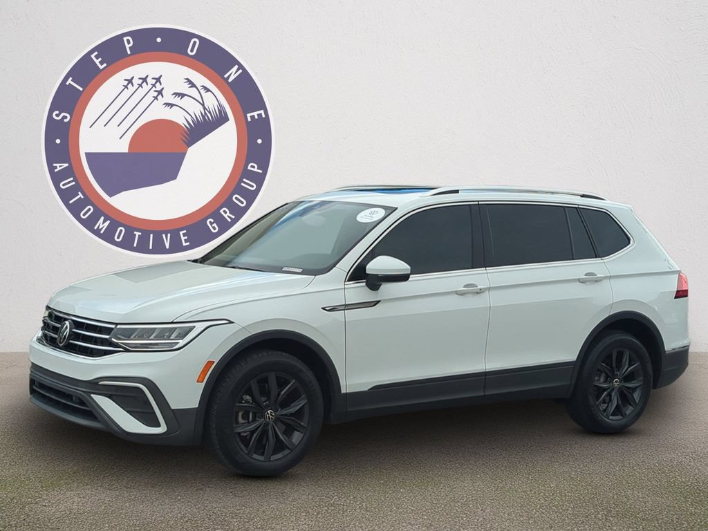 Certified 2024 Volkswagen Tiguan SE w/ Panoramic Sunroof Package FWD image 2
