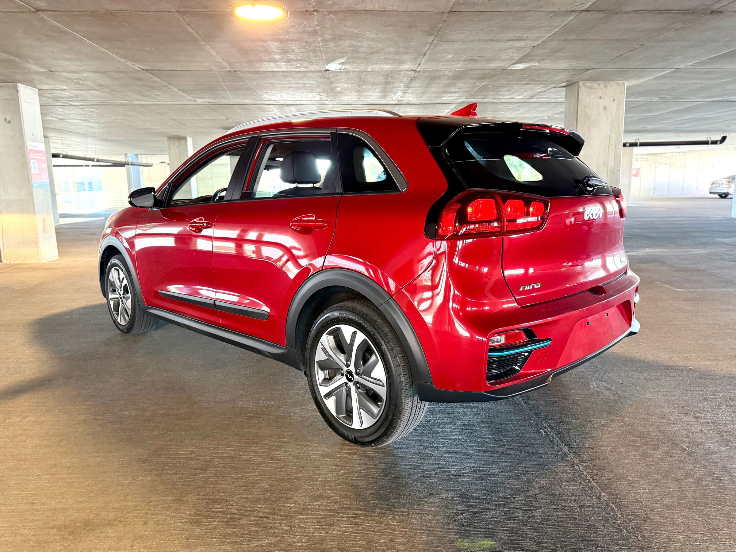 Used 2022 Kia Niro EX image 6