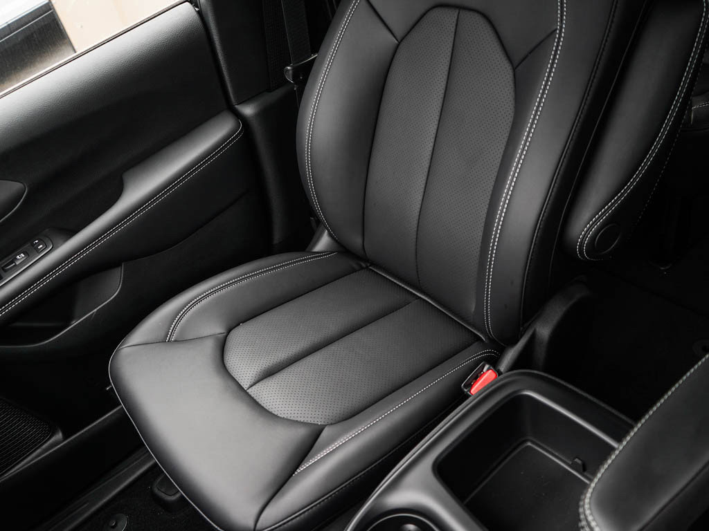 New 2026 Chrysler Pacifica Select AWD/4WD image 27