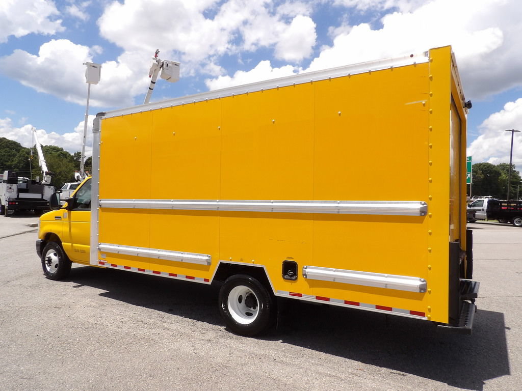 Used 2021 Ford E-350 and Econoline 350 Super Duty RWD image 4