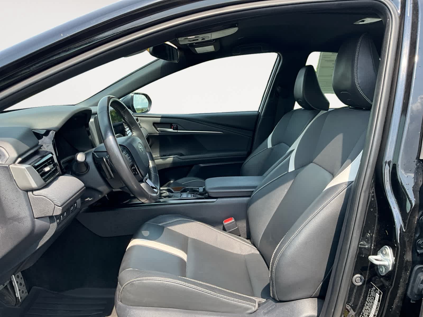 Used 2025 Toyota Camry SE FWD image 9
