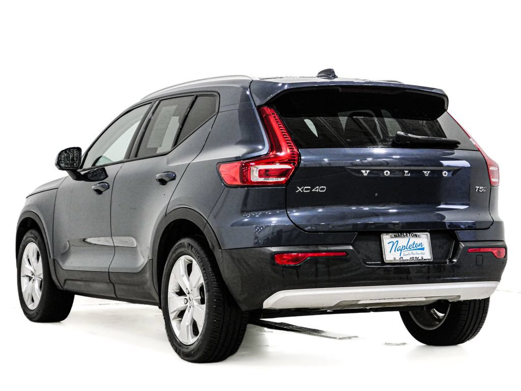 Used 2022 Volvo XC40 T5 Momentum AWD/4WD image 9