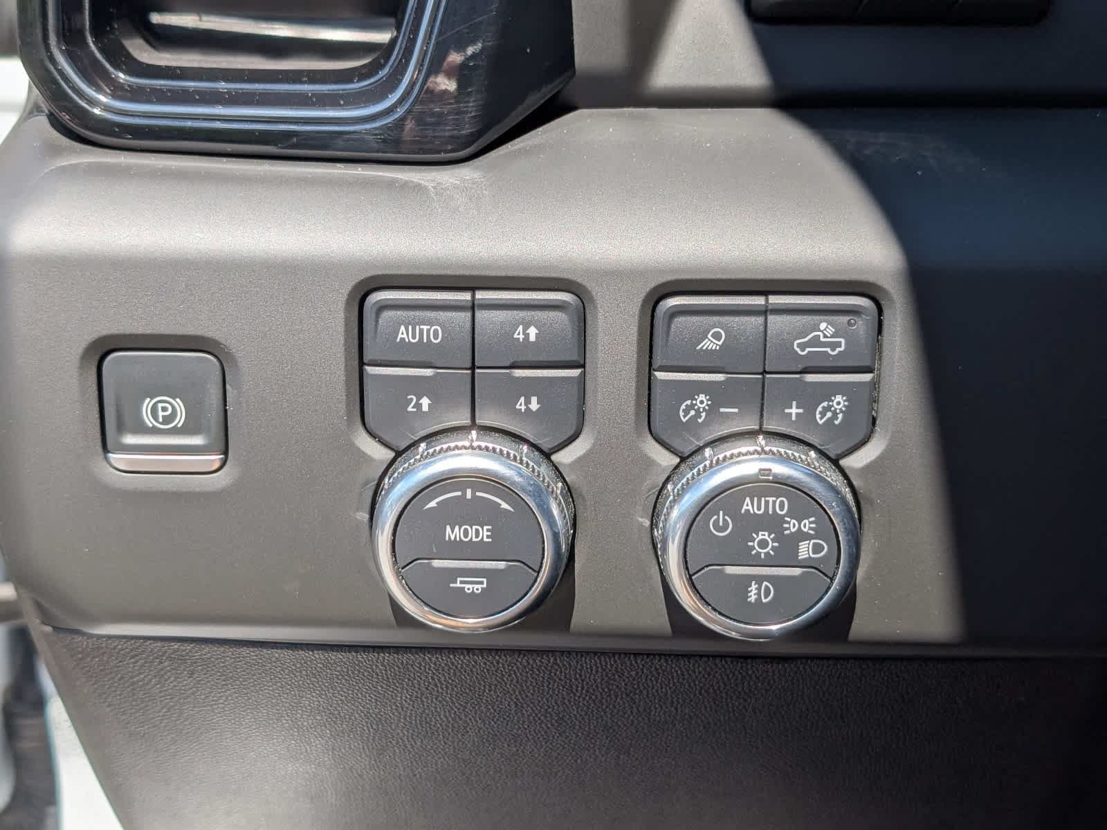 Used 2025 GMC Sierra 2500 AT4X AWD/4WD image 25