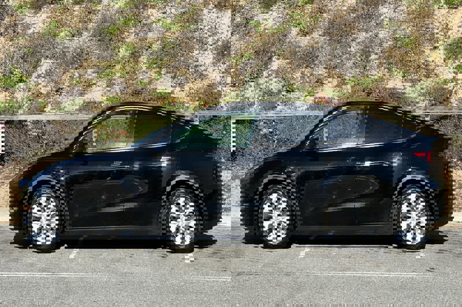 Used 2024 Tesla Model Y Long Range image 9