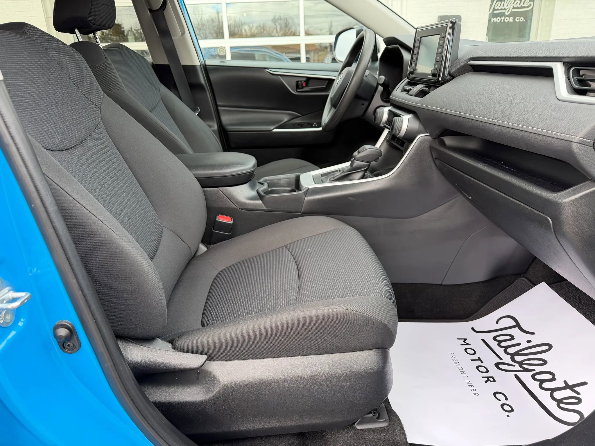 Used 2020 Toyota RAV4 LE w/ Carpet Mat Package image 12