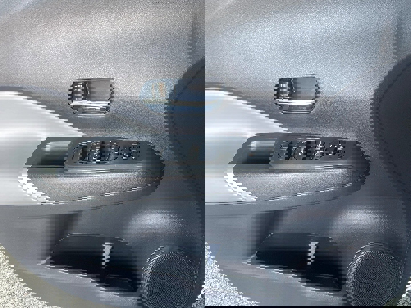 Used 2024 Nissan Kicks SR w/ SR Premium Package image 11