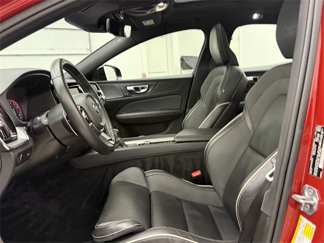 Used 2019 Volvo S60 T5 R-Design image 12