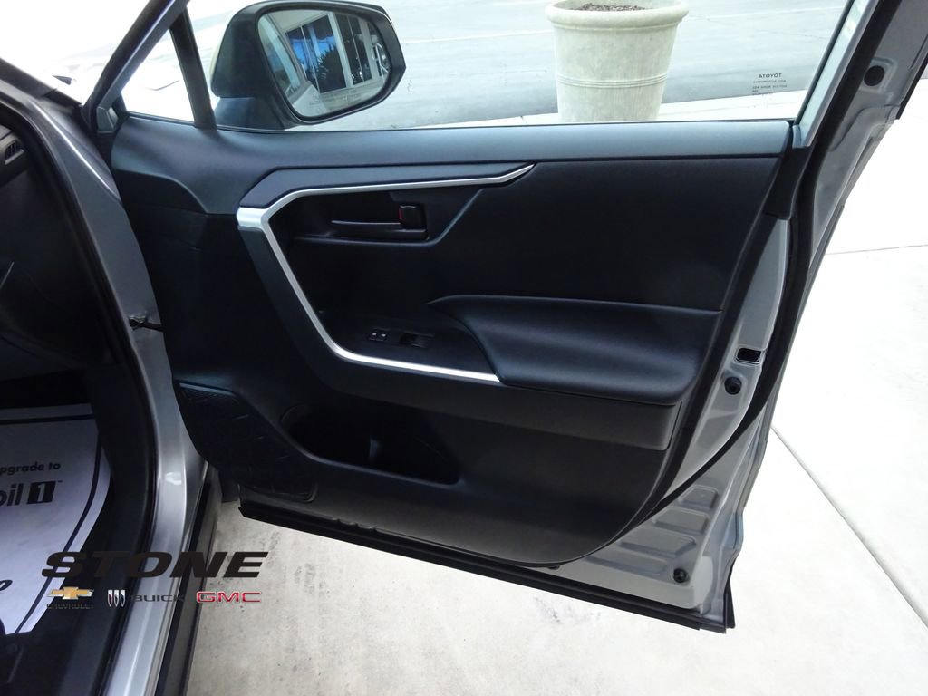 Used 2021 Toyota RAV4 LE w/ Carpet Mat Package (TMS) image 29