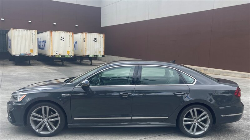Used 2017 Volkswagen Passat 1.8T R-Line w/ R-Line Lighting Package FWD image 2