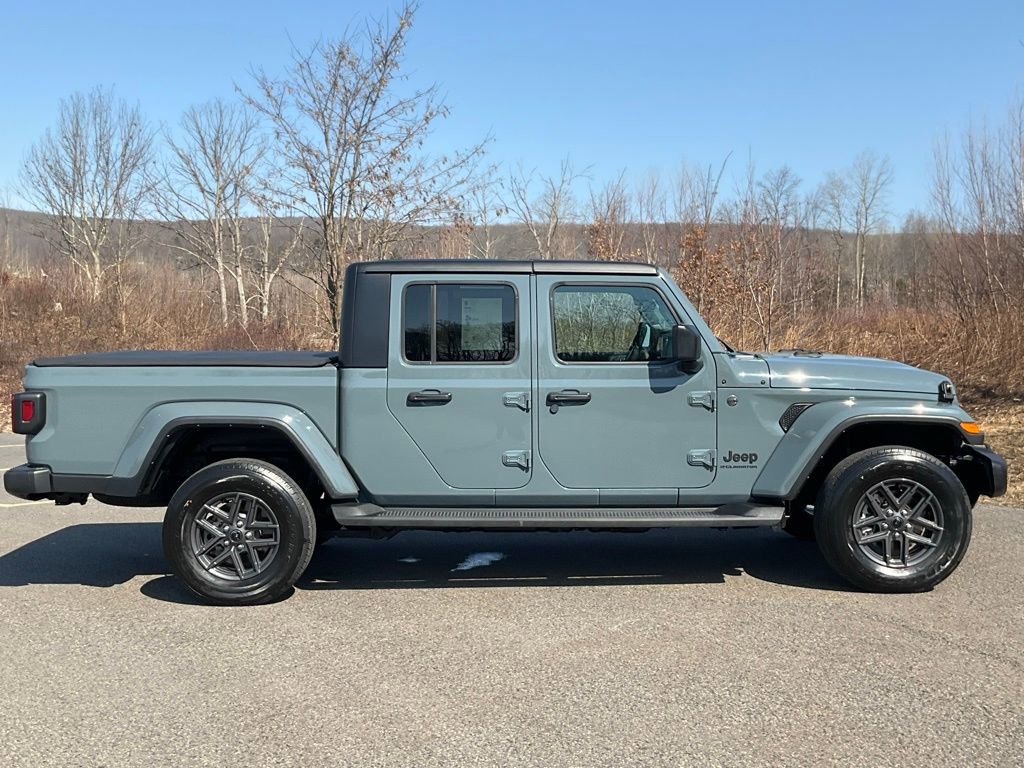 Used 2024 Jeep Gladiator Sport image 26