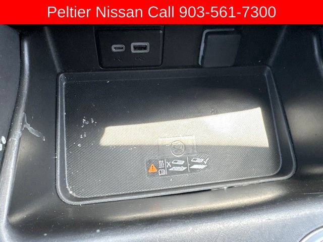 Used 2024 Chevrolet Suburban Premier RWD image 16