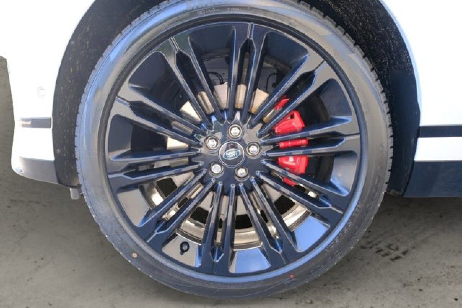 New 2025 Land Rover Range Rover Velar Dynamic SE image 10