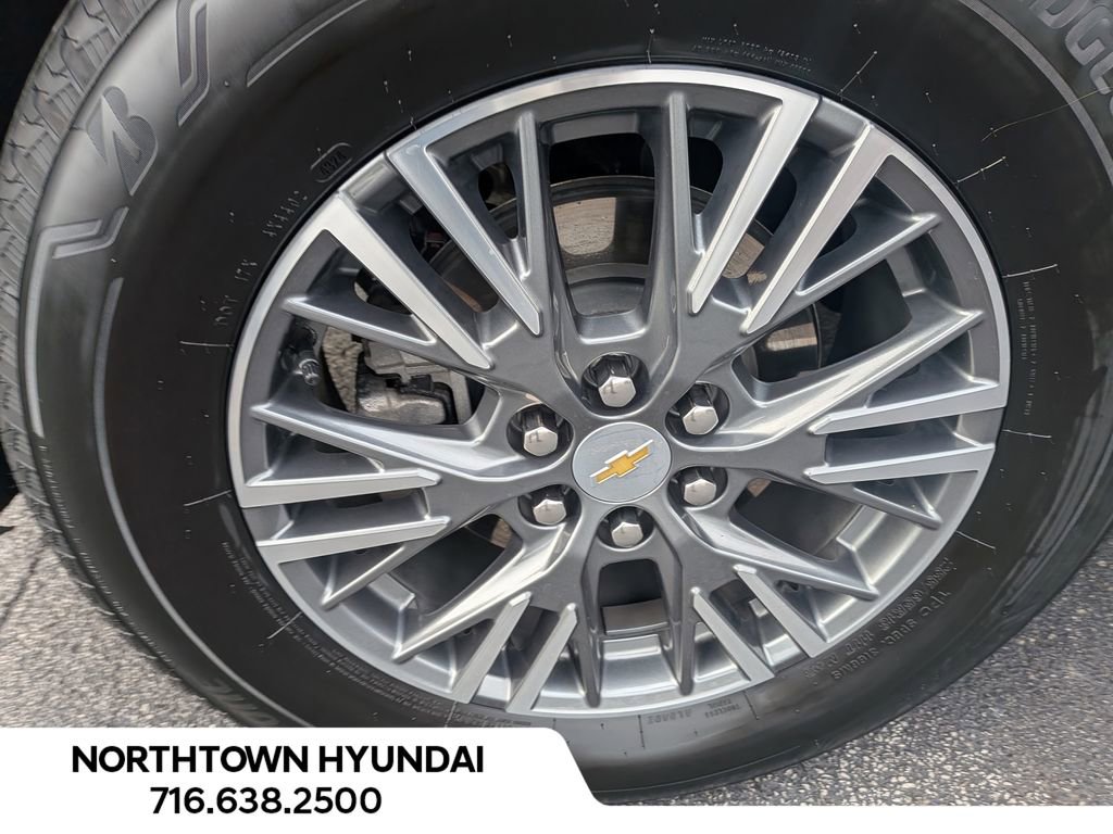 Used 2025 Chevrolet Traverse LT image 45