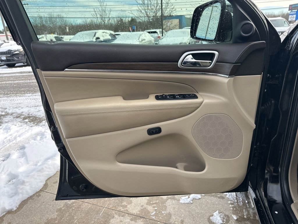 Used 2018 Jeep Grand Cherokee Overland image 14