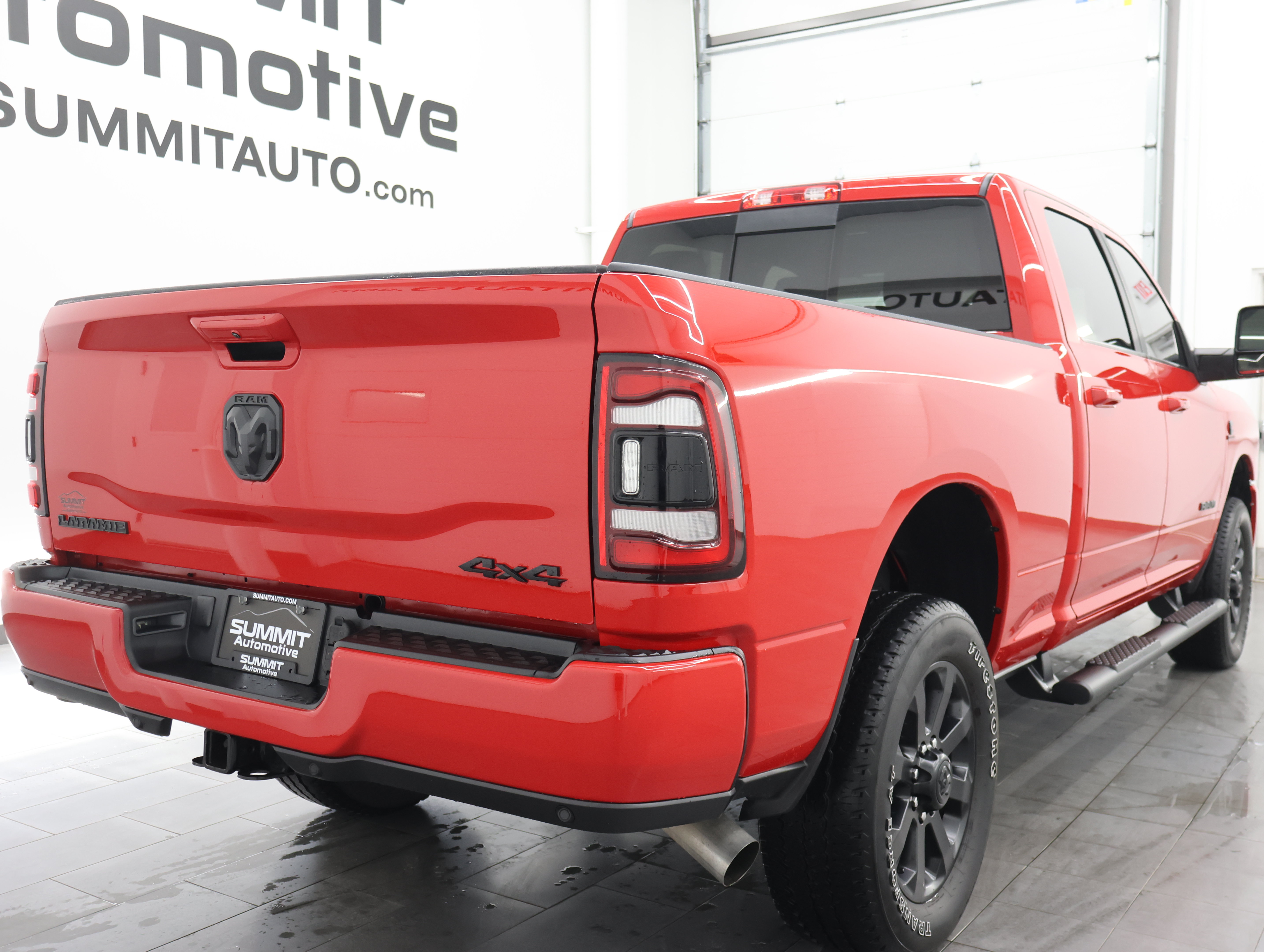 Used 2024 RAM 2500 Laramie w/ Night Edition AWD/4WD image 4