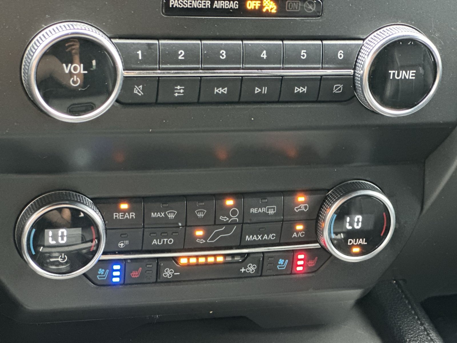 Used 2020 Ford Expedition Max XLT w/ Equipment Group 202A AWD/4WD image 22