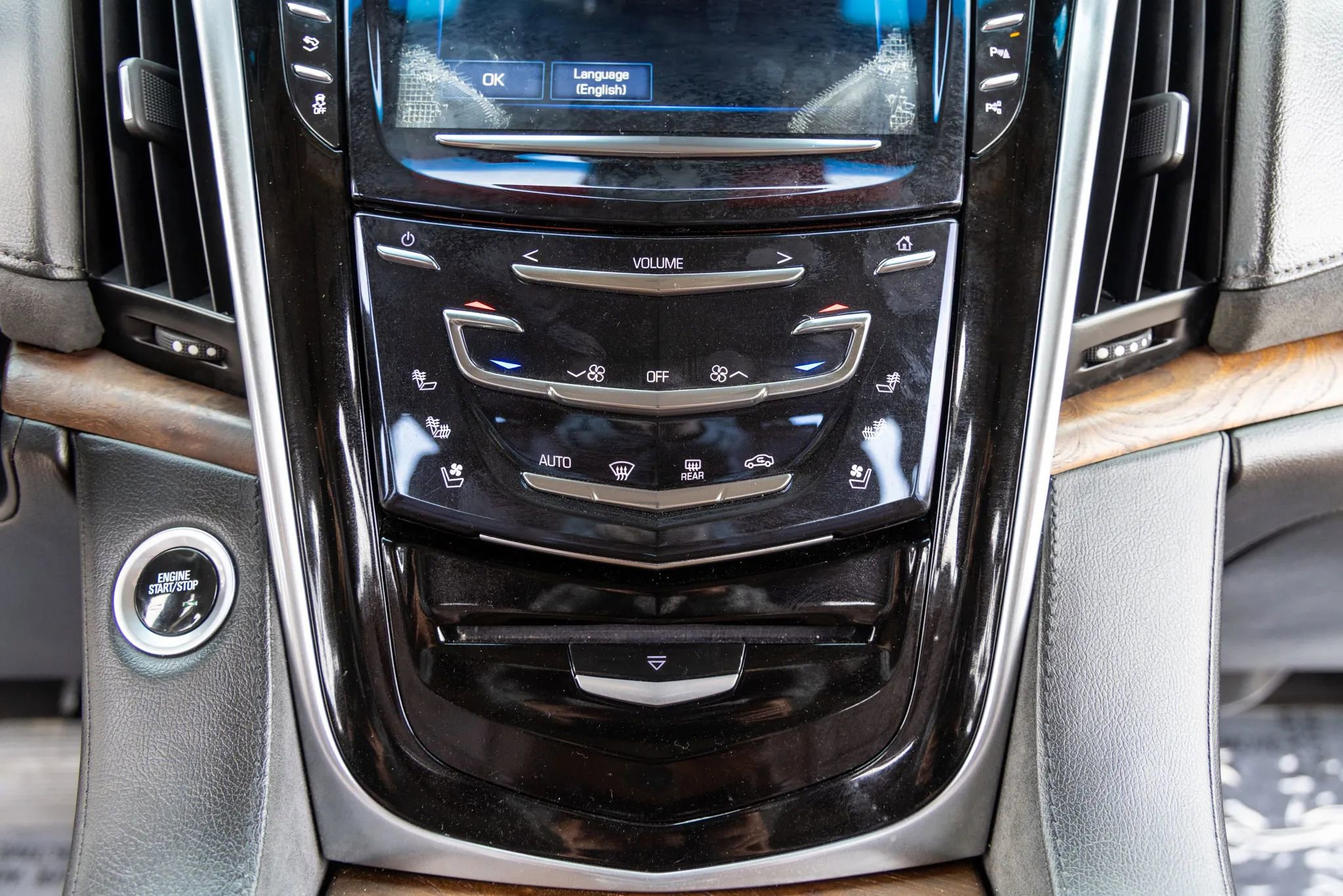 Used 2019 Cadillac Escalade Premium Luxury image 27