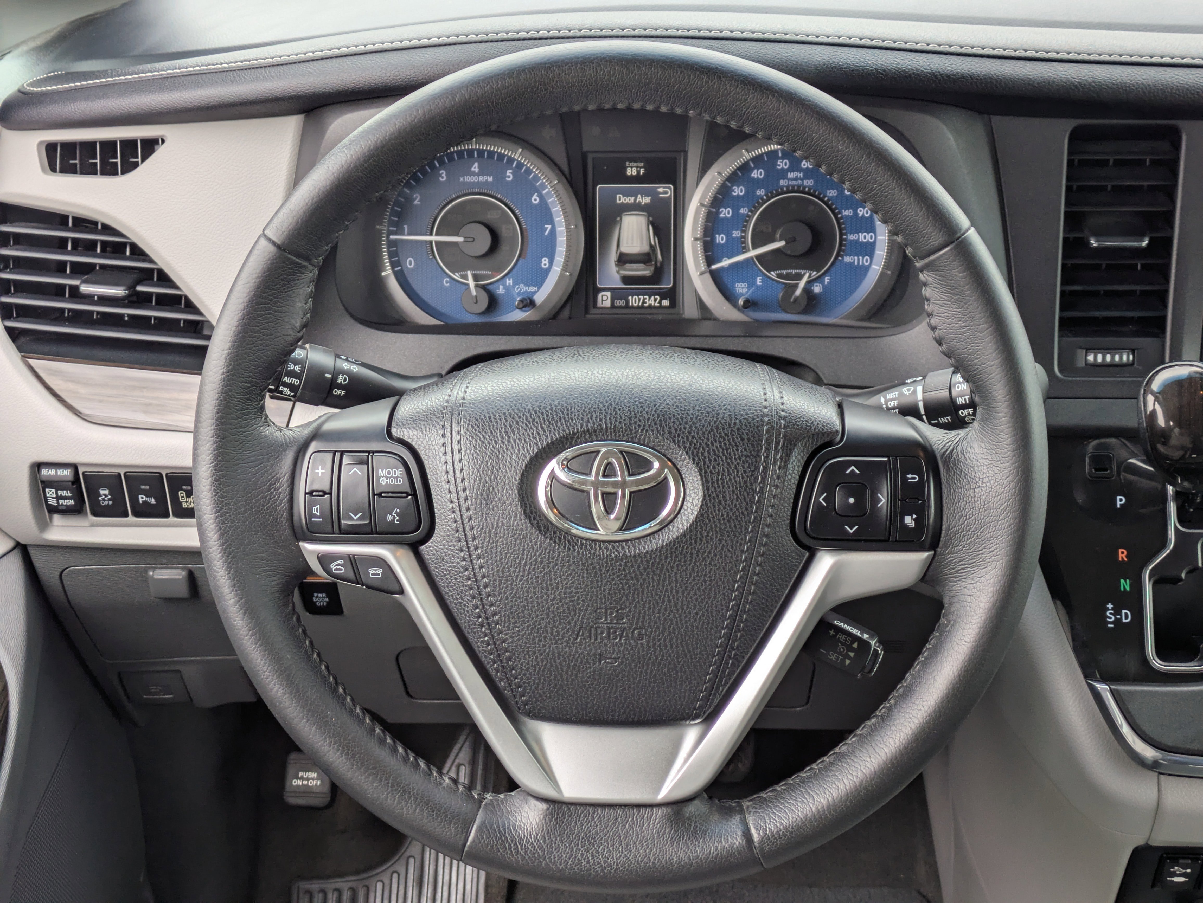 Used 2017 Toyota Sienna XLE w/ XLE Navigation Package FWD image 20