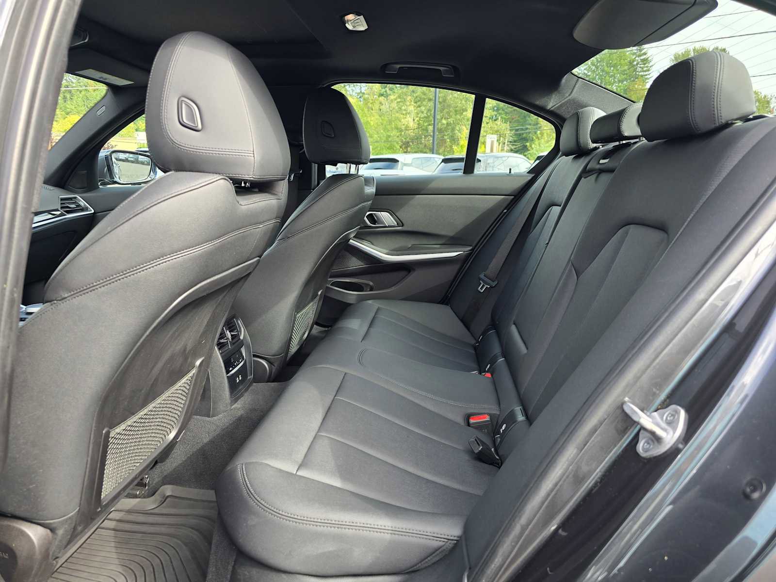 Used 2021 BMW 330i Sedan w/ Premium Package image 17