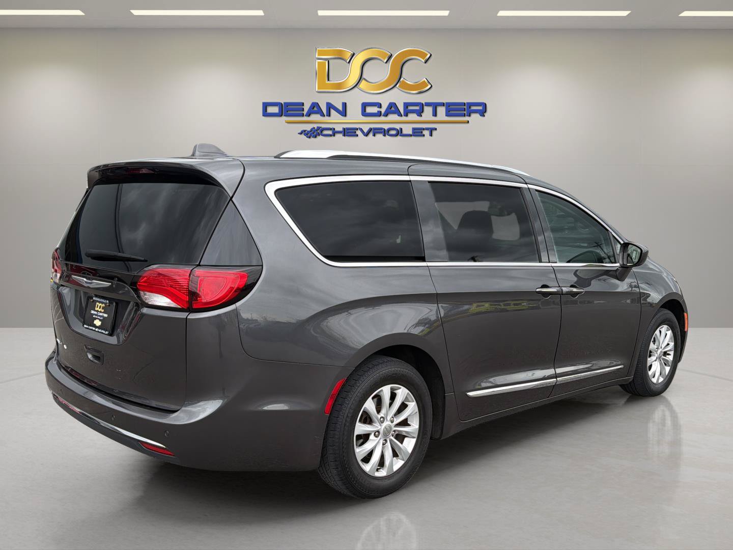 Used 2019 Chrysler Pacifica Touring-L FWD image 5