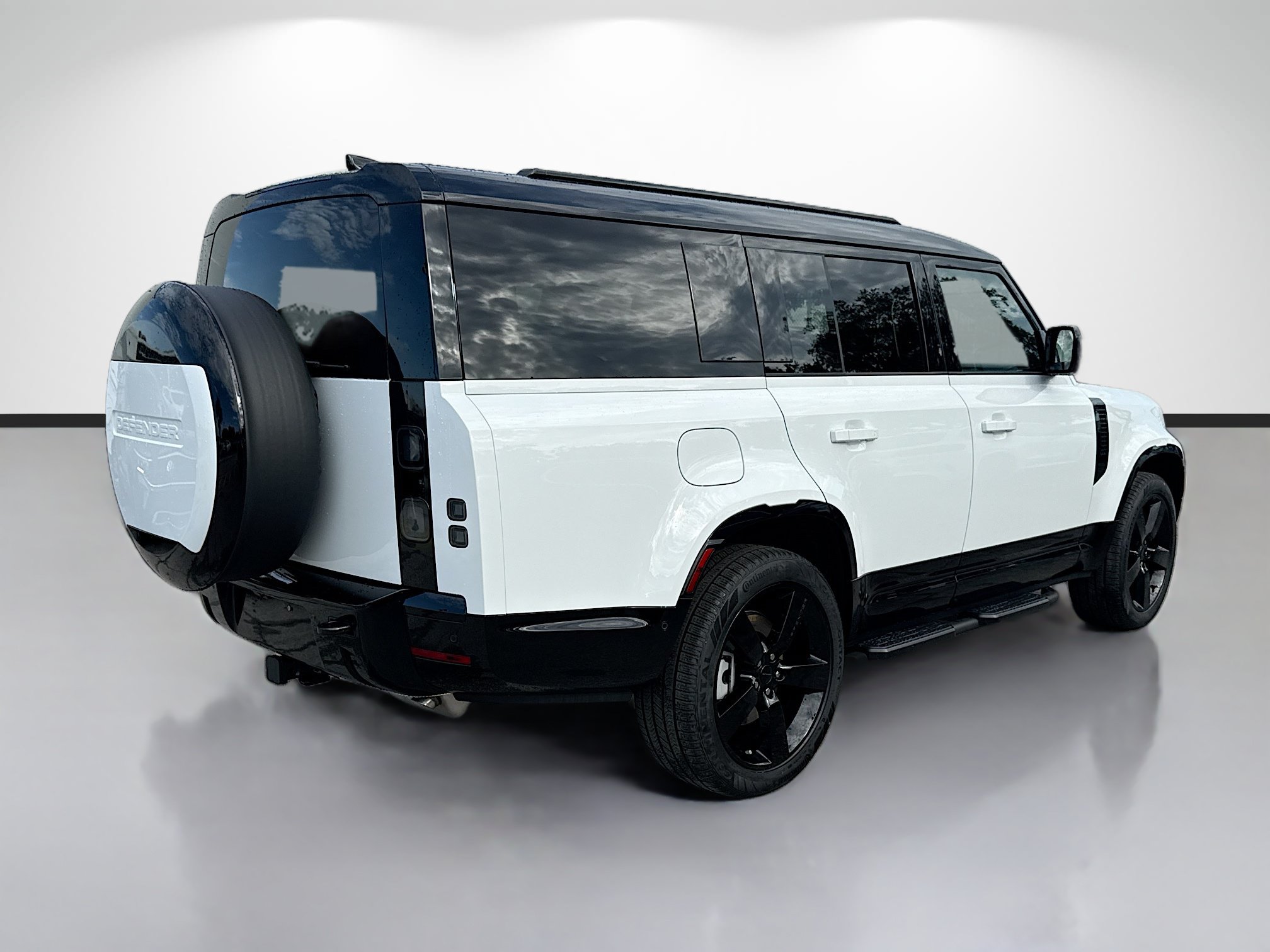 New 2026 Land Rover Defender 130 X-Dynamic SE AWD/4WD image 5