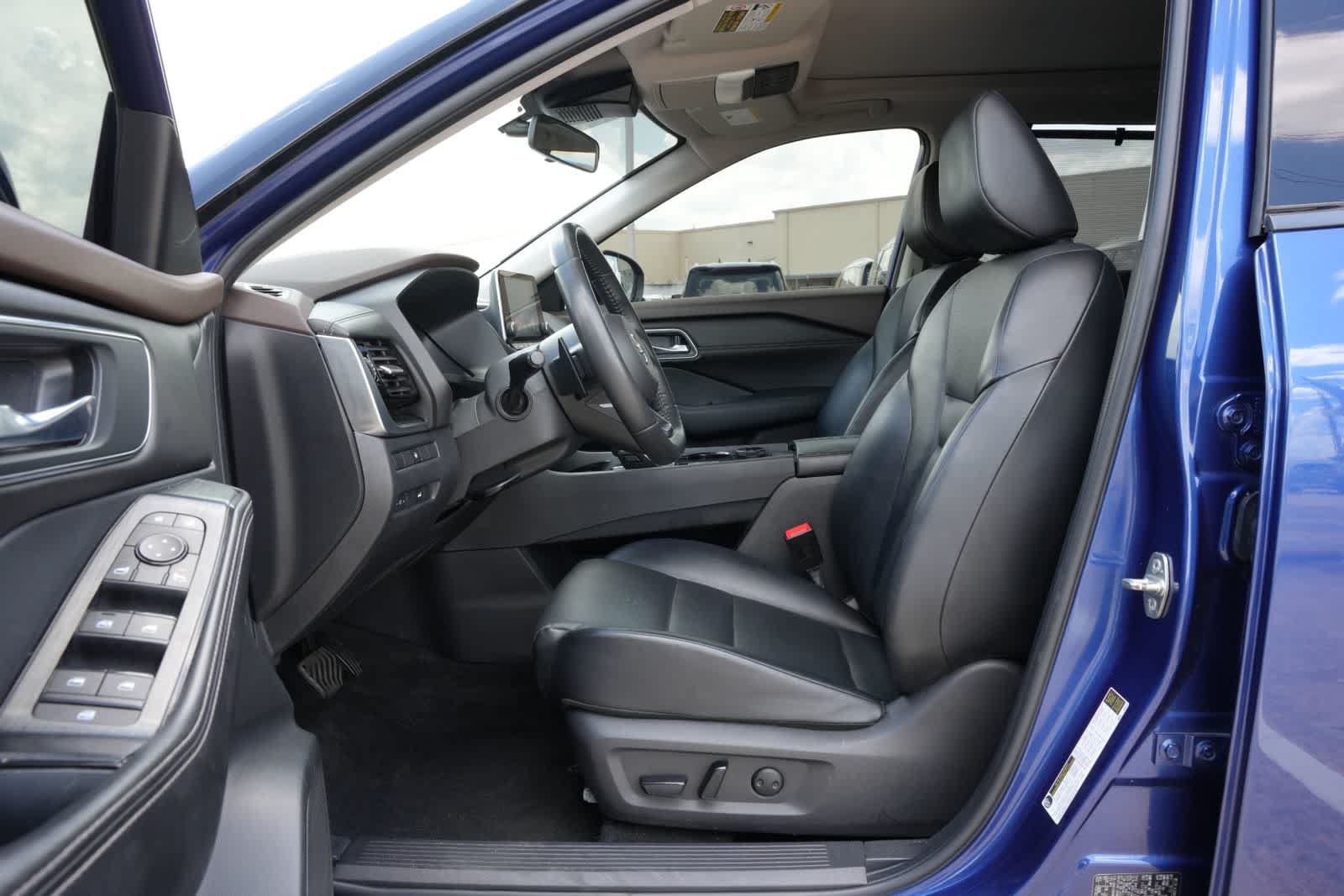 Used 2021 Nissan Rogue SV w/ Premium Package AWD/4WD image 16