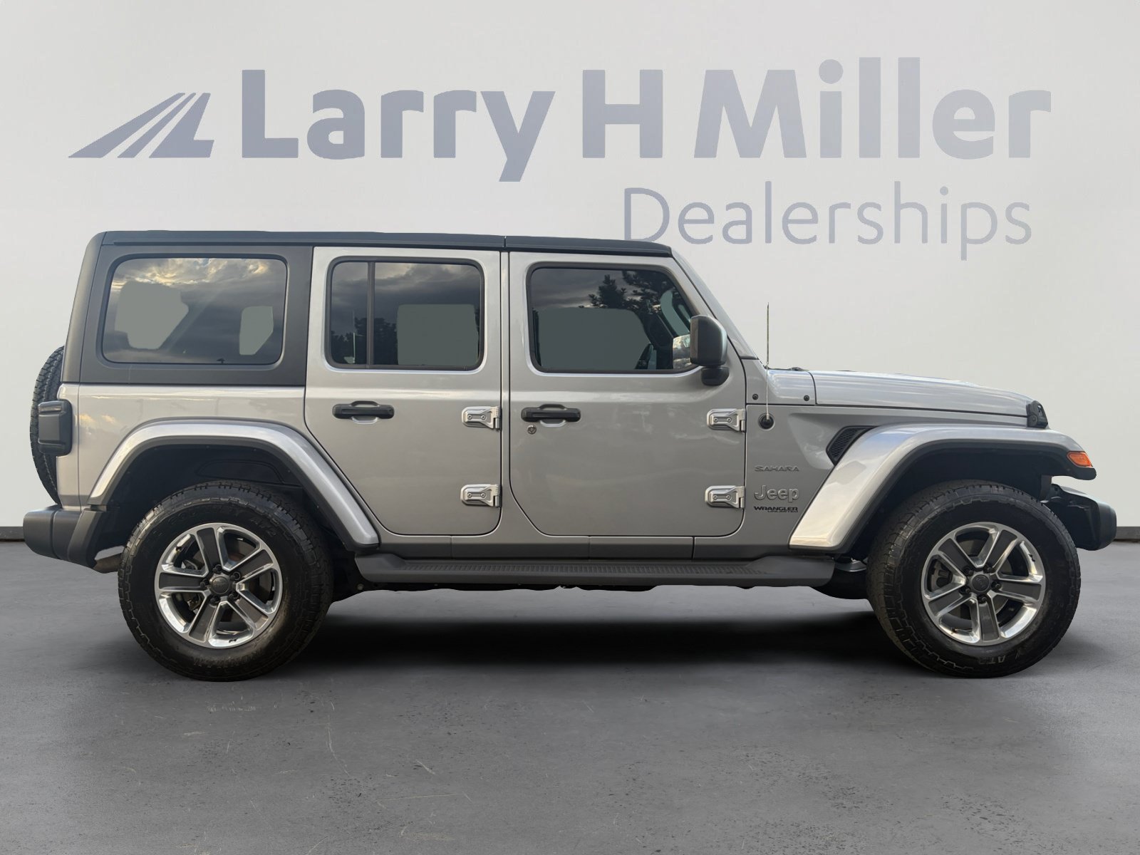 Used 2020 Jeep Wrangler Unlimited Sahara AWD/4WD image 6