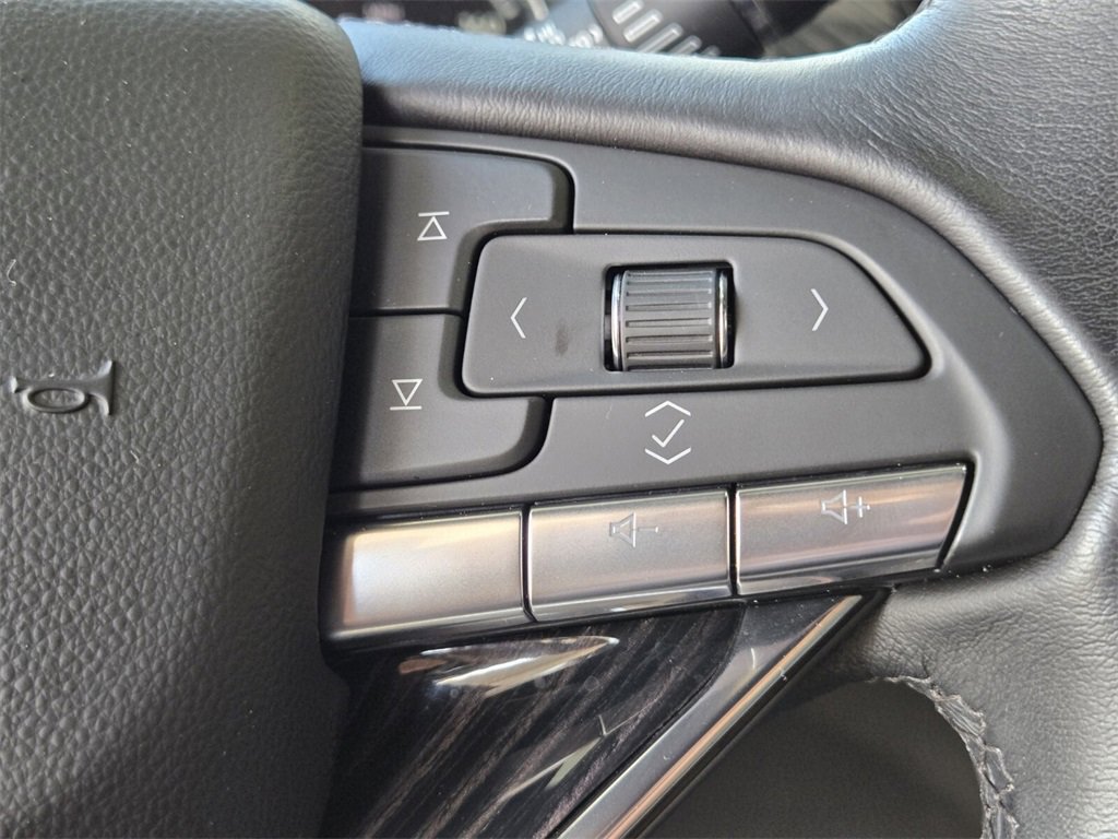 Used 2025 Cadillac XT6 Premium Luxury image 32