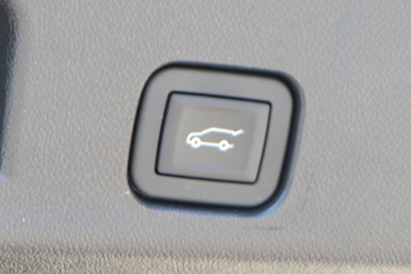 Used 2026 Chevrolet Traverse RS w/ LPO, Floor Liner Package FWD image 11