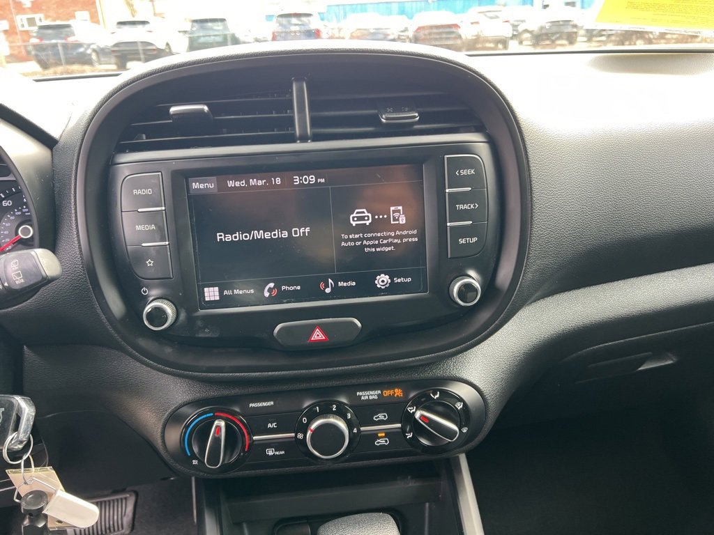 Certified 2022 Kia Soul LX w/ Technology Package image 18