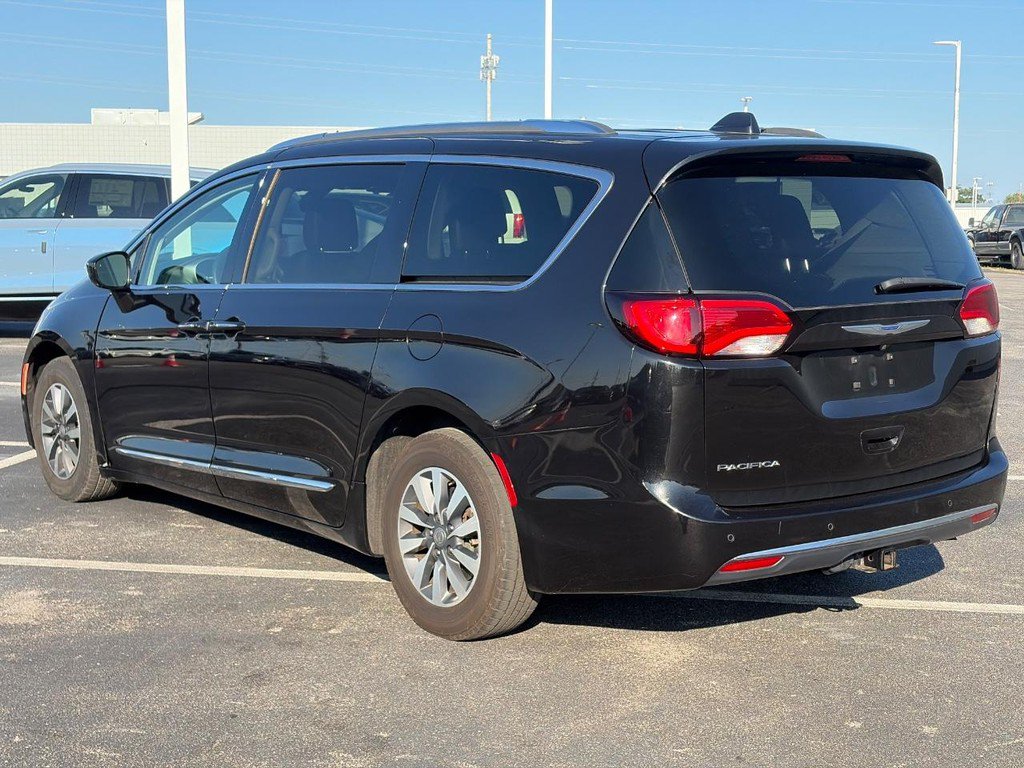 Used 2020 Chrysler Pacifica Touring-L Plus FWD image 8