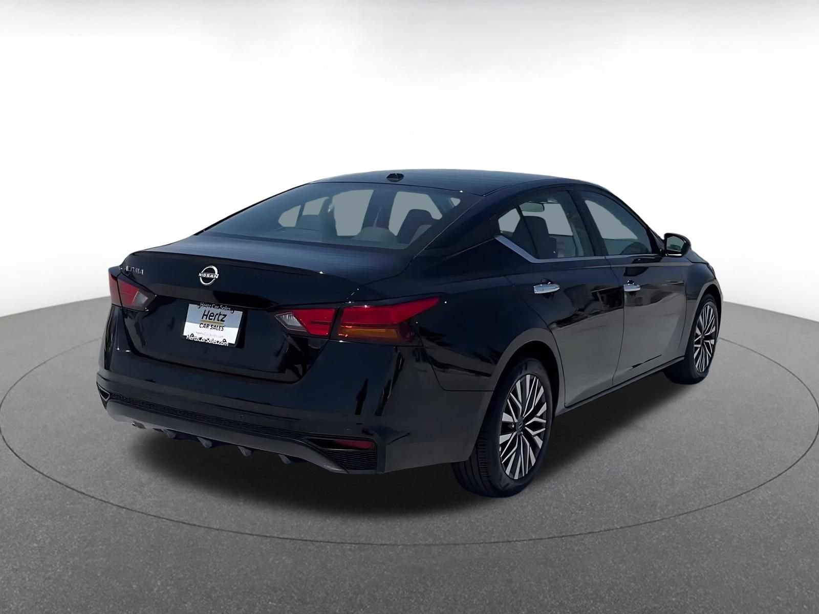 Used 2025 Nissan Altima 2.5 SV FWD image 13